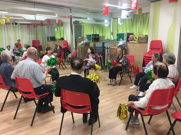 长者积极参与智友医社同行计划的活动。